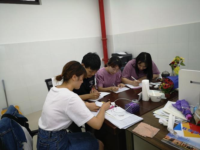华南城第一小学"统编版语文网络教材培训"主题活动